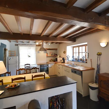 Cozy Near River 펜션 알레