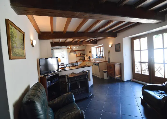 Cozy Near River בית נופש *